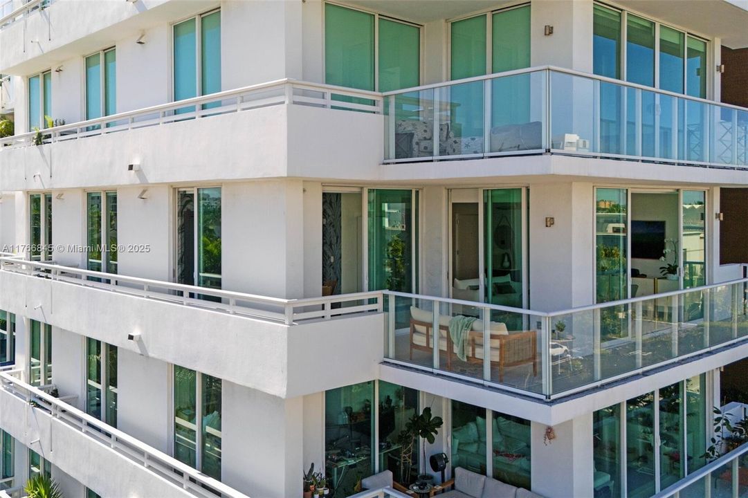 Недавно продано: $835,000 (2 спален, 2 ванн, 1209 Квадратных фут)