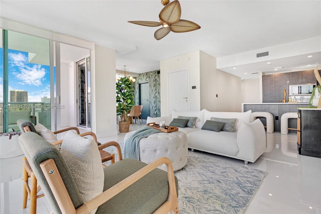 Недавно продано: $835,000 (2 спален, 2 ванн, 1209 Квадратных фут)