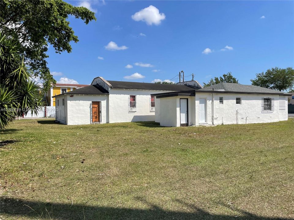 最近售出: $249,000 (0 贝兹, 0 浴室, 1371 平方英尺)