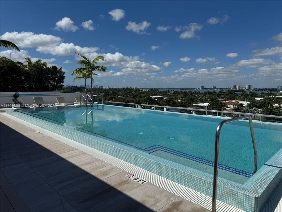 待售: $1,250,000 (2 贝兹, 2 浴室, 1276 平方英尺)