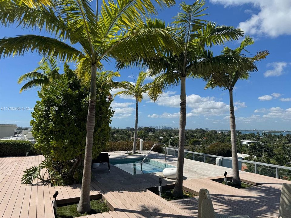 待售: $1,250,000 (2 贝兹, 2 浴室, 1276 平方英尺)