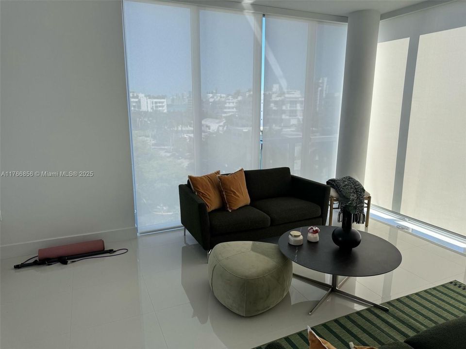 待售: $1,250,000 (2 贝兹, 2 浴室, 1276 平方英尺)