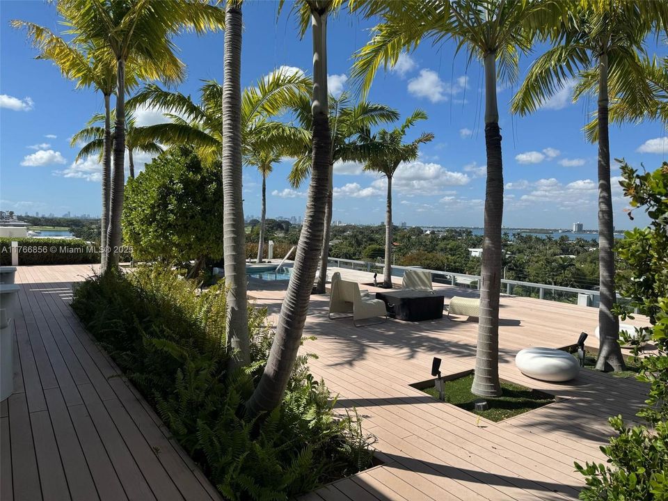 待售: $1,250,000 (2 贝兹, 2 浴室, 1276 平方英尺)