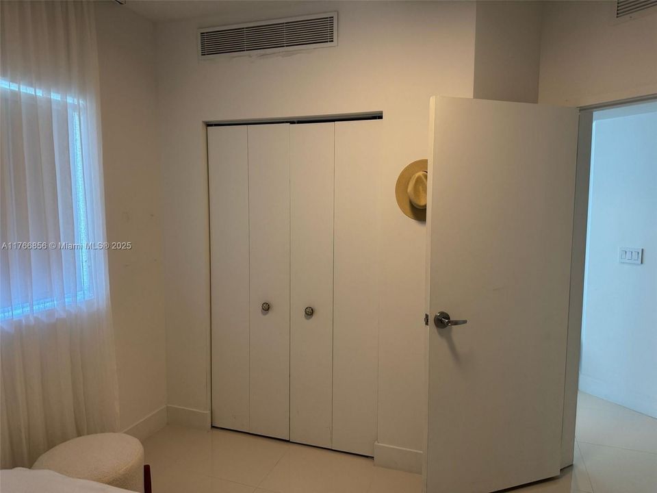 待售: $1,250,000 (2 贝兹, 2 浴室, 1276 平方英尺)