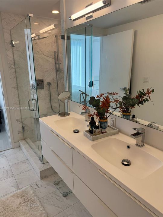 待售: $1,250,000 (2 贝兹, 2 浴室, 1276 平方英尺)