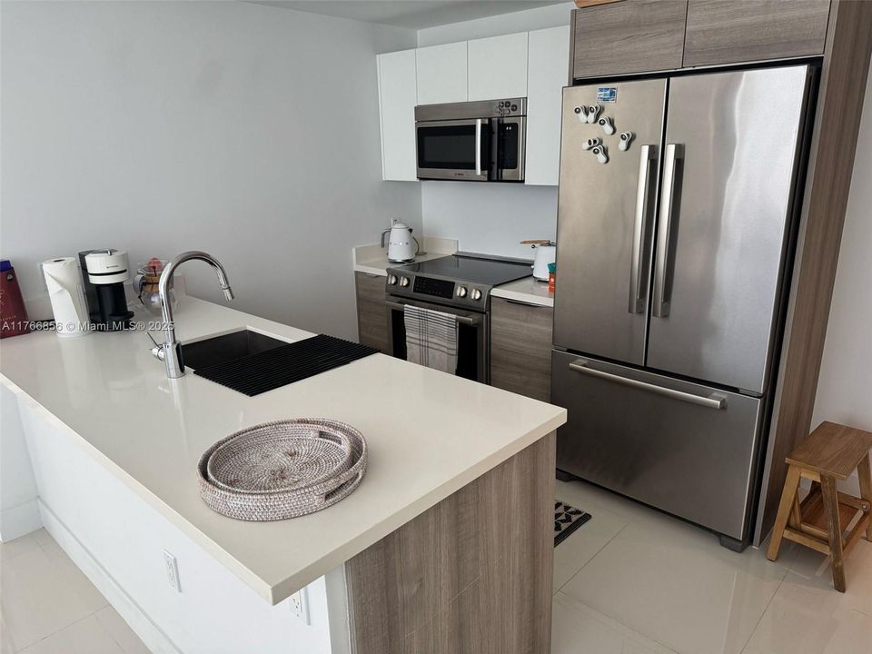 待售: $1,250,000 (2 贝兹, 2 浴室, 1276 平方英尺)