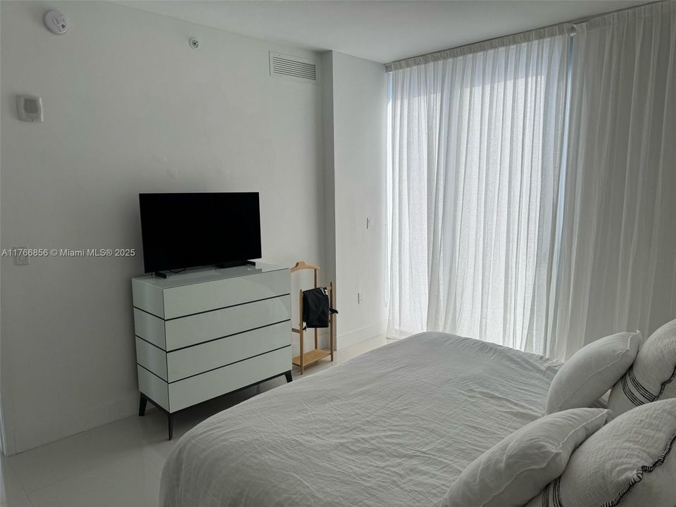 待售: $1,250,000 (2 贝兹, 2 浴室, 1276 平方英尺)