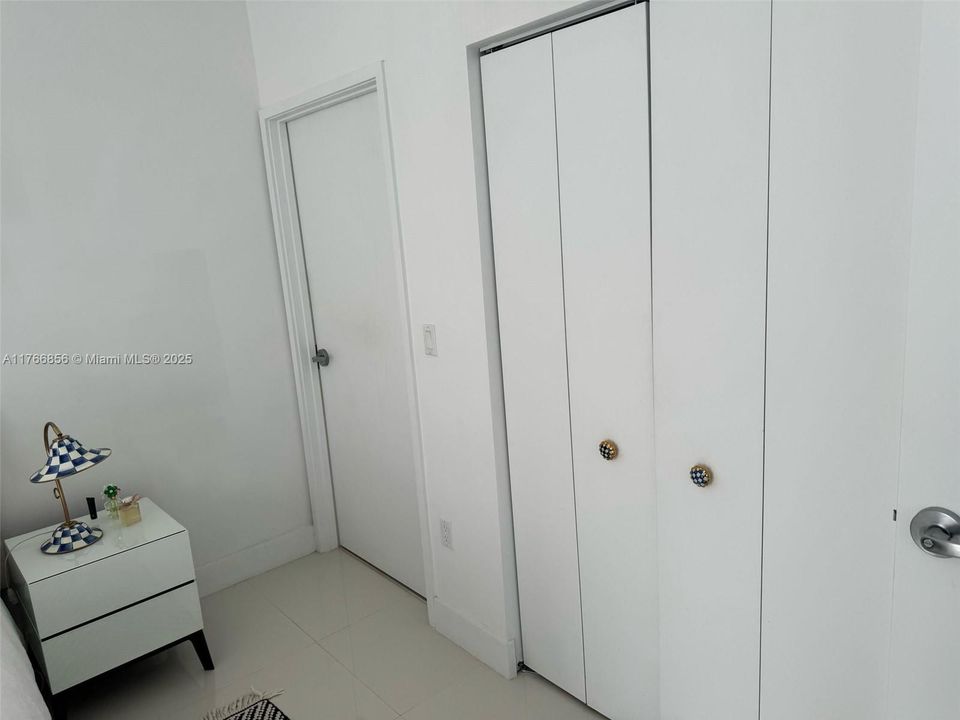 待售: $1,250,000 (2 贝兹, 2 浴室, 1276 平方英尺)