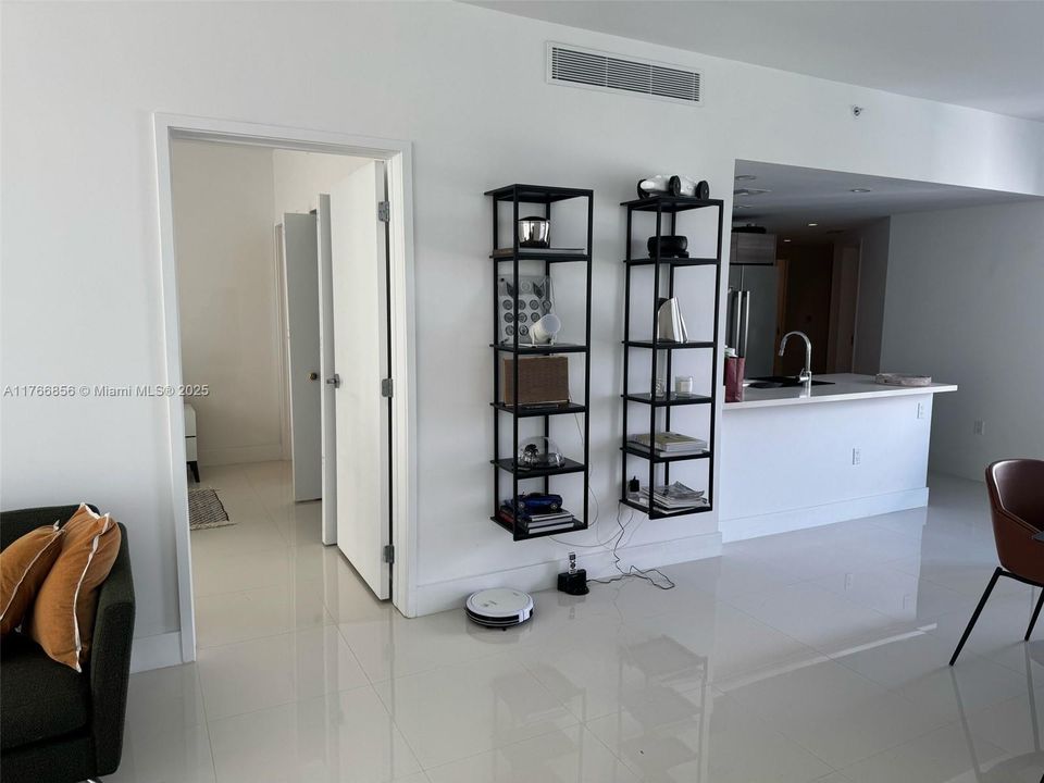 待售: $1,250,000 (2 贝兹, 2 浴室, 1276 平方英尺)