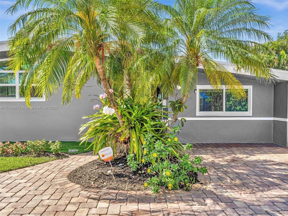 最近售出: $899,000 (3 贝兹, 2 浴室, 1696 平方英尺)