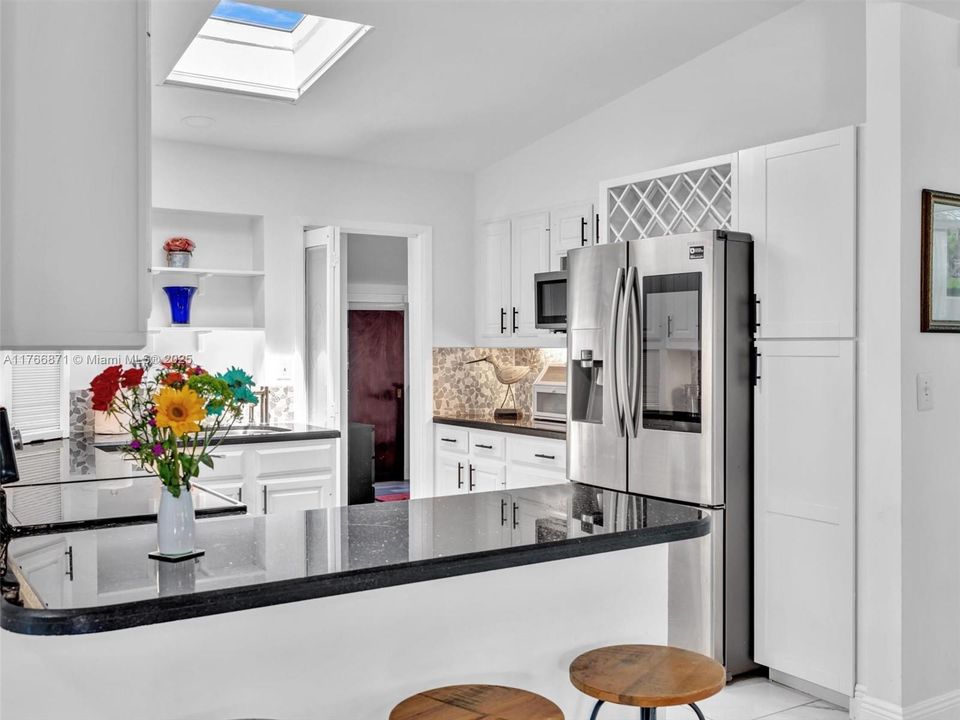 最近售出: $899,000 (3 贝兹, 2 浴室, 1696 平方英尺)