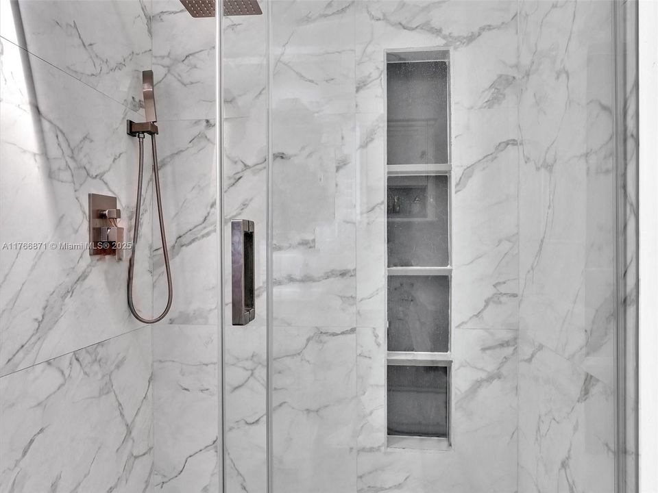 最近售出: $899,000 (3 贝兹, 2 浴室, 1696 平方英尺)