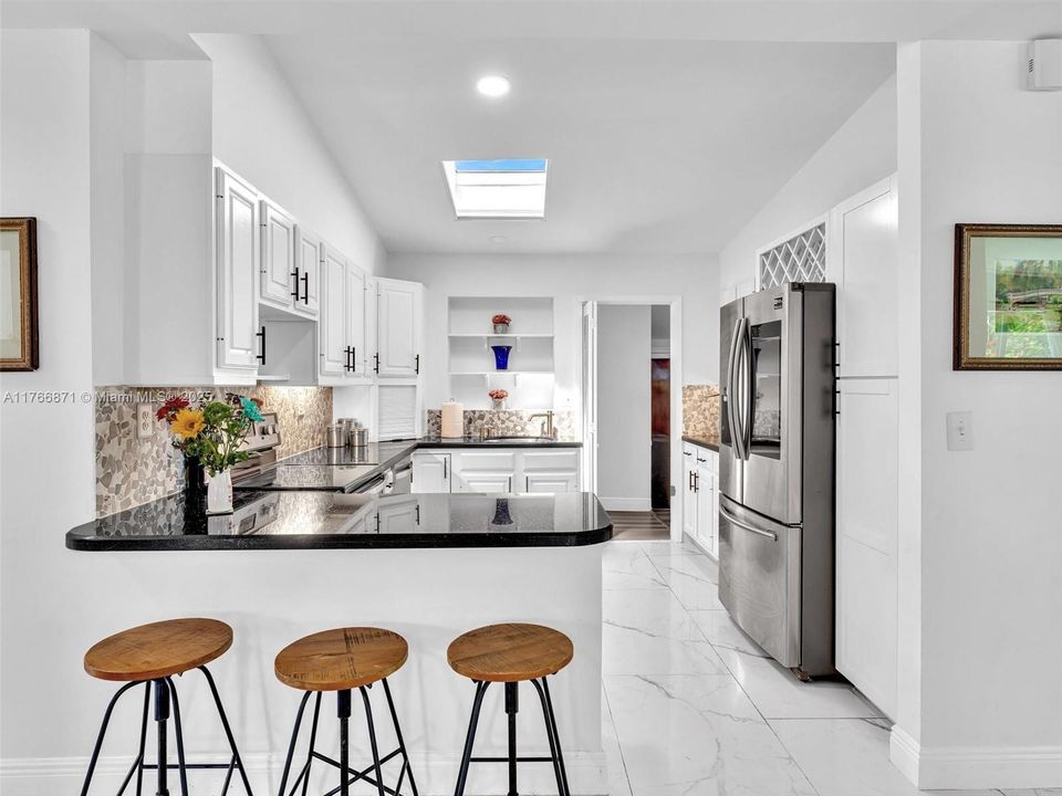 最近售出: $899,000 (3 贝兹, 2 浴室, 1696 平方英尺)