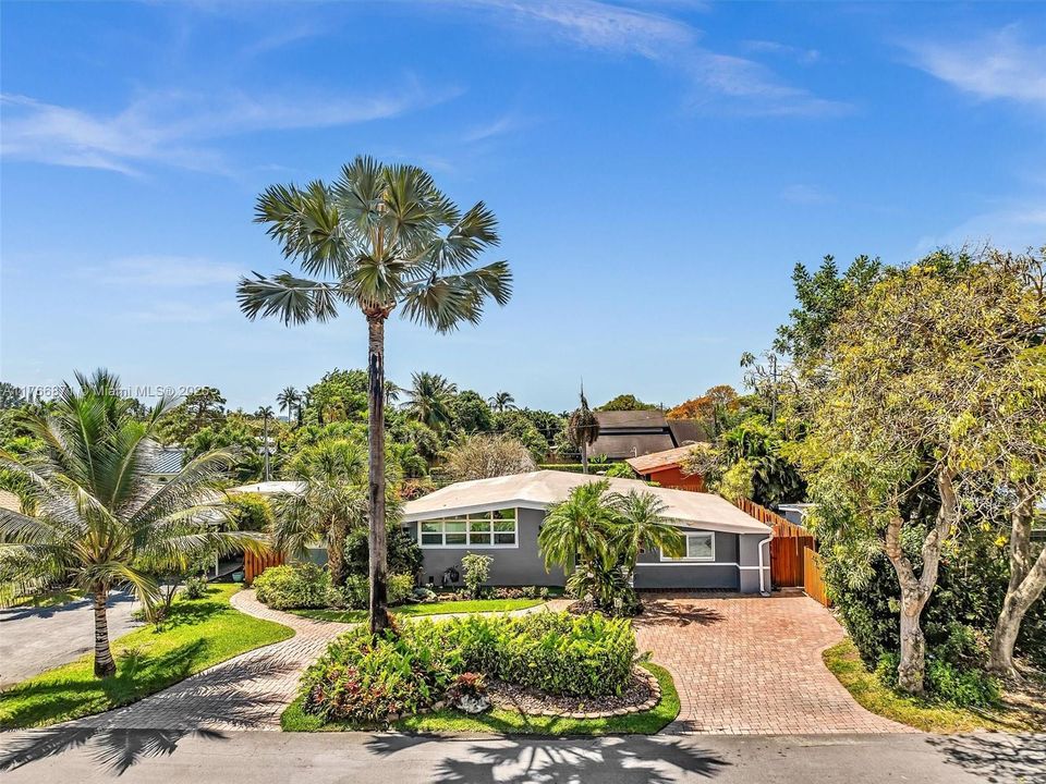 最近售出: $899,000 (3 贝兹, 2 浴室, 1696 平方英尺)