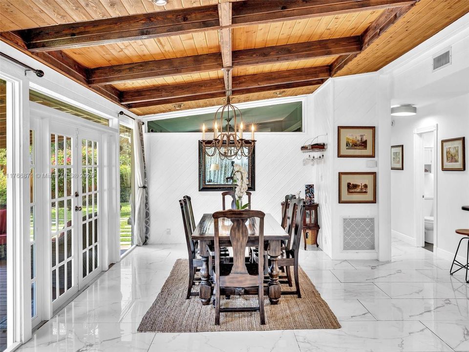 最近售出: $899,000 (3 贝兹, 2 浴室, 1696 平方英尺)