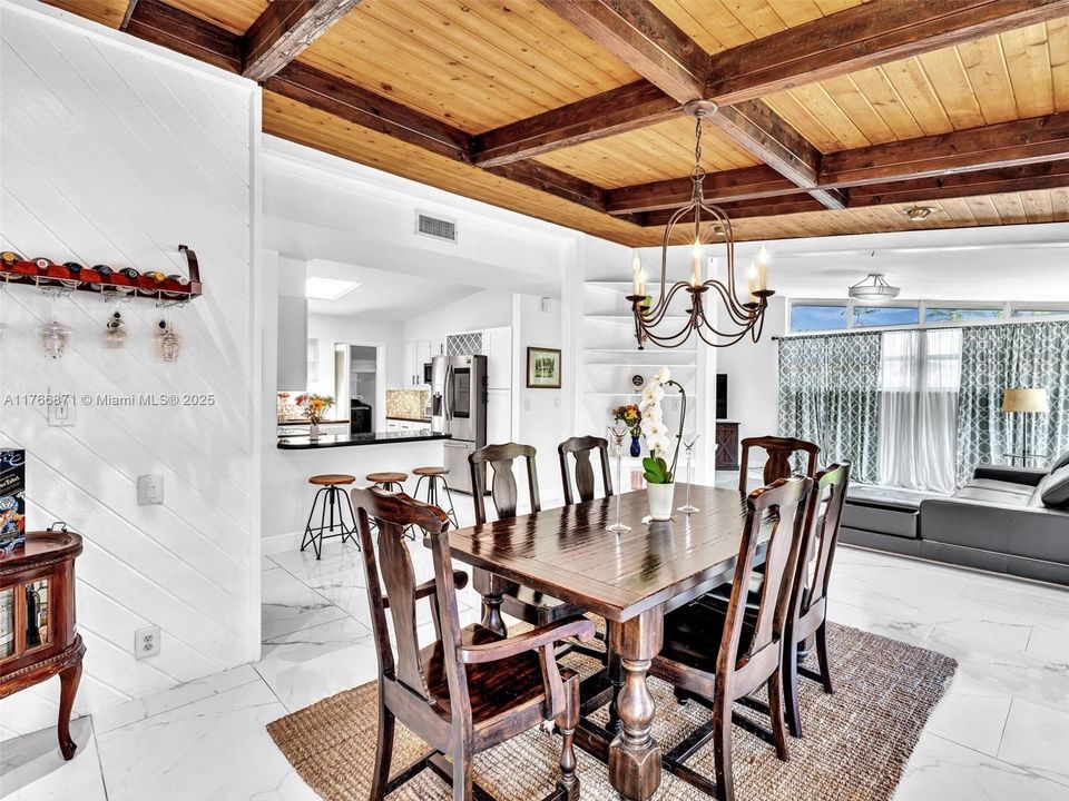 最近售出: $899,000 (3 贝兹, 2 浴室, 1696 平方英尺)