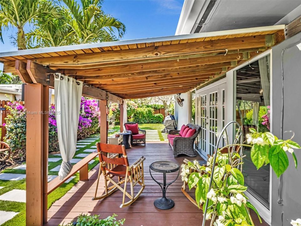 lovely area outside of the dininroom