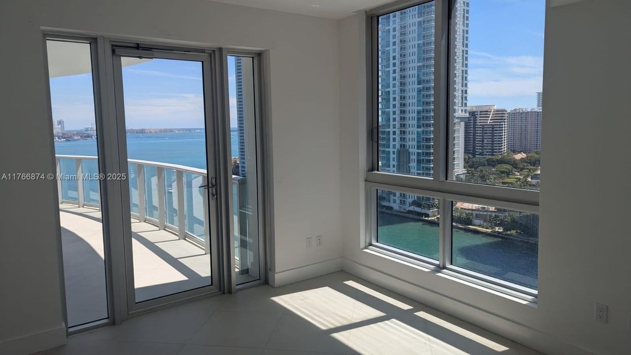 Recently Rented: $3,900 (2 beds, 2 baths, 1091 Square Feet)