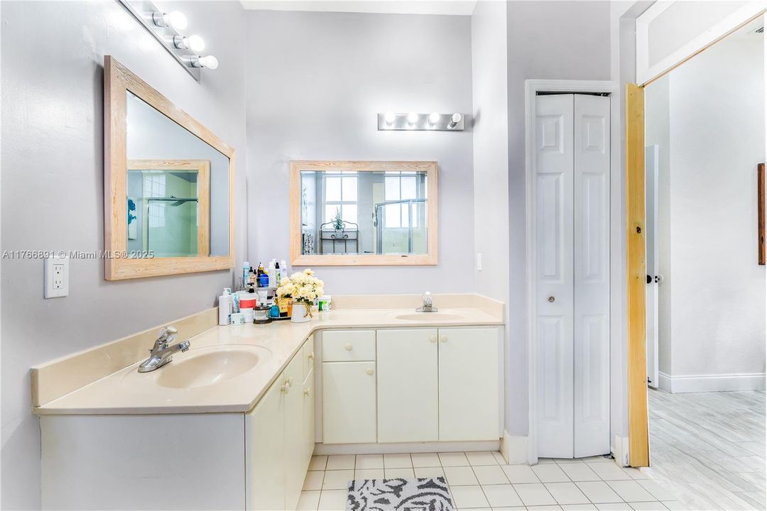 最近售出: $520,000 (3 贝兹, 2 浴室, 1476 平方英尺)