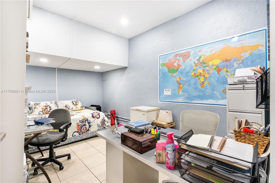 最近售出: $520,000 (3 贝兹, 2 浴室, 1476 平方英尺)