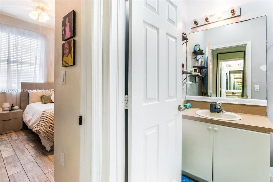 最近售出: $520,000 (3 贝兹, 2 浴室, 1476 平方英尺)