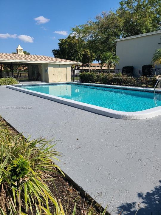 Recently Sold: $220,000 (2 beds, 2 baths, 1585 Square Feet)