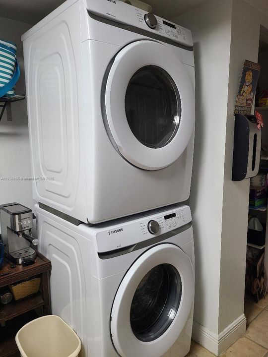 SUMSUNG WASHER AND DRYER