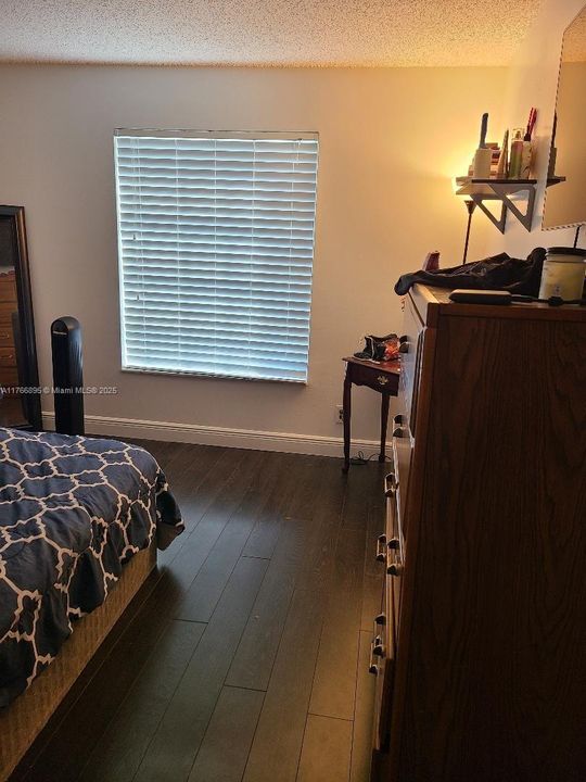 Recently Sold: $220,000 (2 beds, 2 baths, 1585 Square Feet)