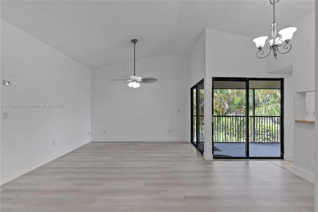 最近租的: $2,250 (3 贝兹, 2 浴室, 1195 平方英尺)