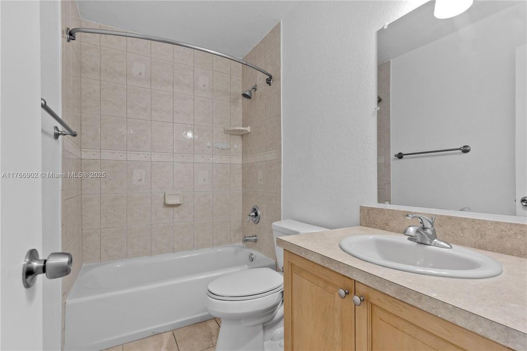 最近租的: $2,250 (3 贝兹, 2 浴室, 1195 平方英尺)