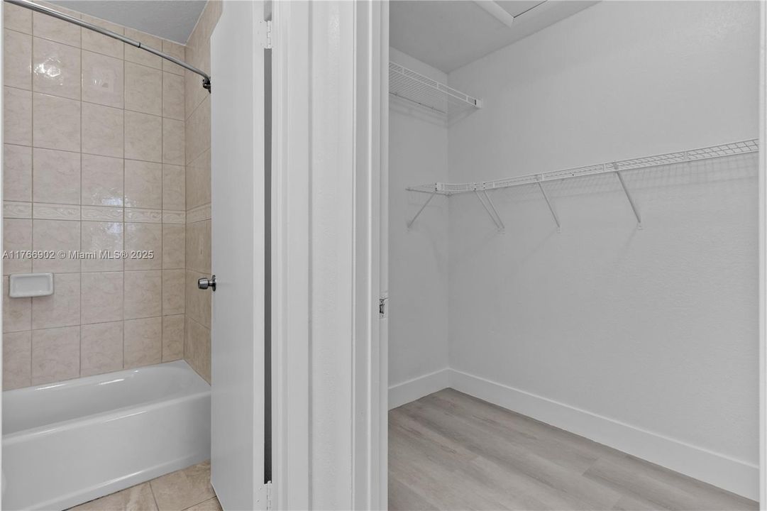 最近租的: $2,250 (3 贝兹, 2 浴室, 1195 平方英尺)