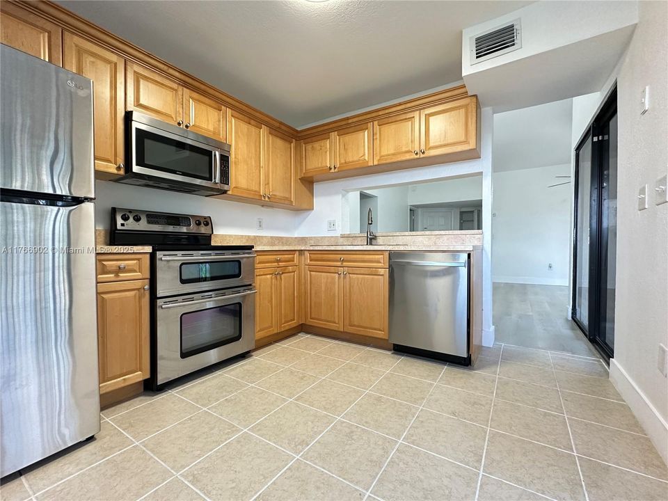 最近租的: $2,250 (3 贝兹, 2 浴室, 1195 平方英尺)