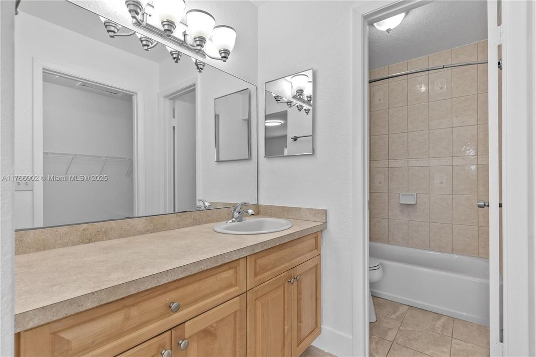 最近租的: $2,250 (3 贝兹, 2 浴室, 1195 平方英尺)