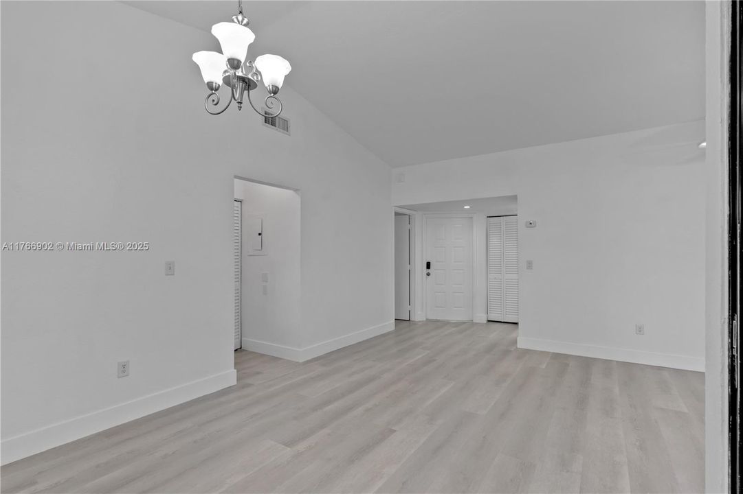 最近租的: $2,250 (3 贝兹, 2 浴室, 1195 平方英尺)