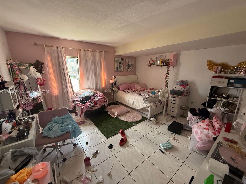 待售: $190,000 (2 贝兹, 1 浴室, 950 平方英尺)