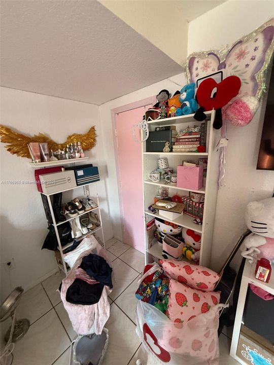 待售: $190,000 (2 贝兹, 1 浴室, 950 平方英尺)