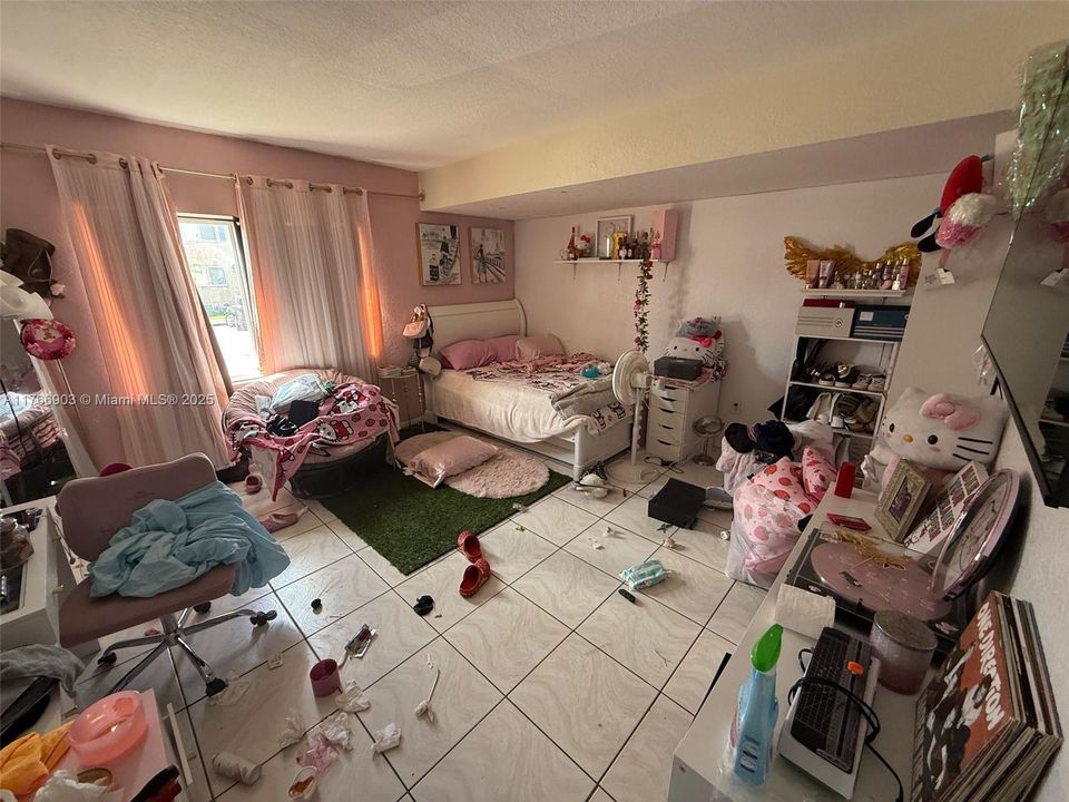 待售: $190,000 (2 贝兹, 1 浴室, 950 平方英尺)