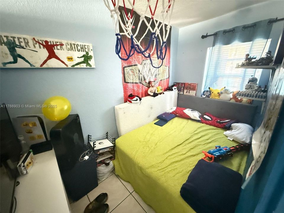 待售: $190,000 (2 贝兹, 1 浴室, 950 平方英尺)