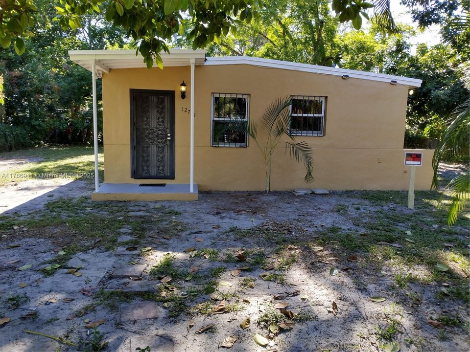 Недавно продано: $325,000 (2 спален, 1 ванн, 572 Квадратных фут)