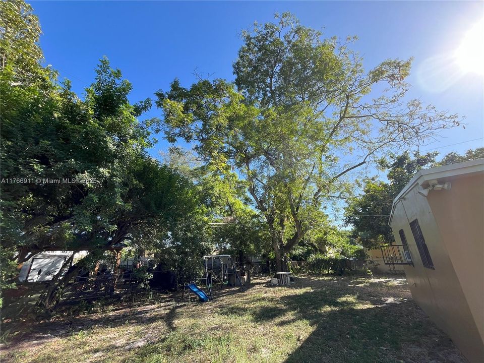 Недавно продано: $325,000 (2 спален, 1 ванн, 572 Квадратных фут)