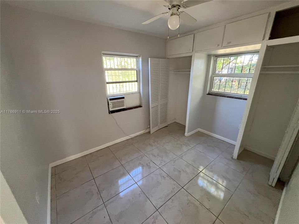 Недавно продано: $325,000 (2 спален, 1 ванн, 572 Квадратных фут)