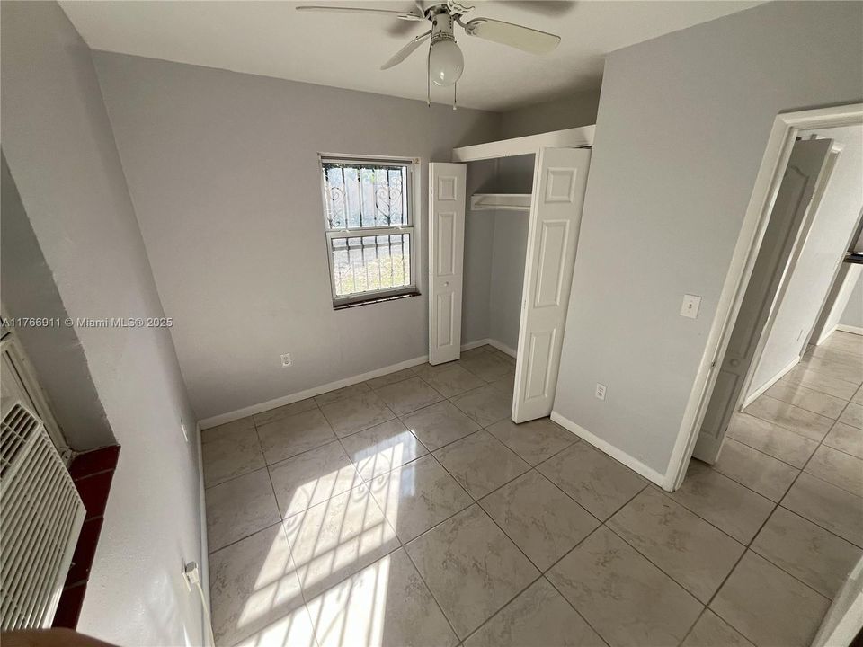 Недавно продано: $325,000 (2 спален, 1 ванн, 572 Квадратных фут)