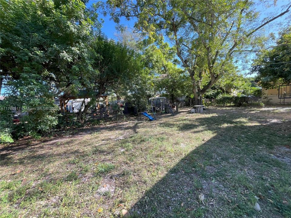 Недавно продано: $325,000 (2 спален, 1 ванн, 572 Квадратных фут)