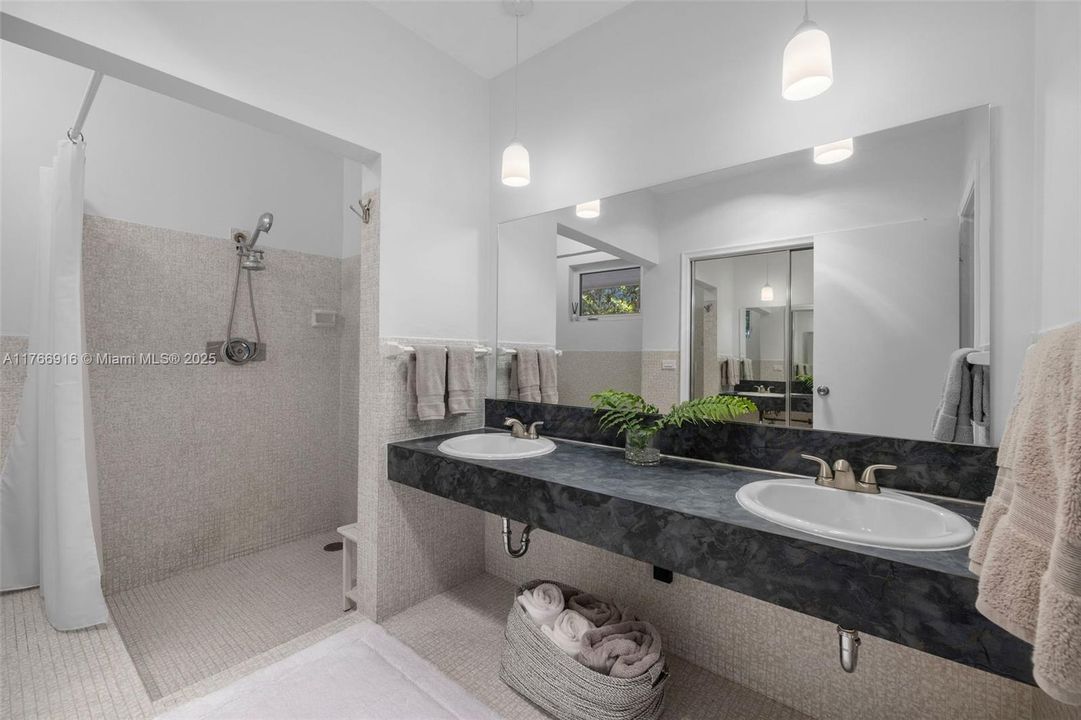 Recently Sold: $1,885,000 (3 beds, 3 baths, 3189 Square Feet)