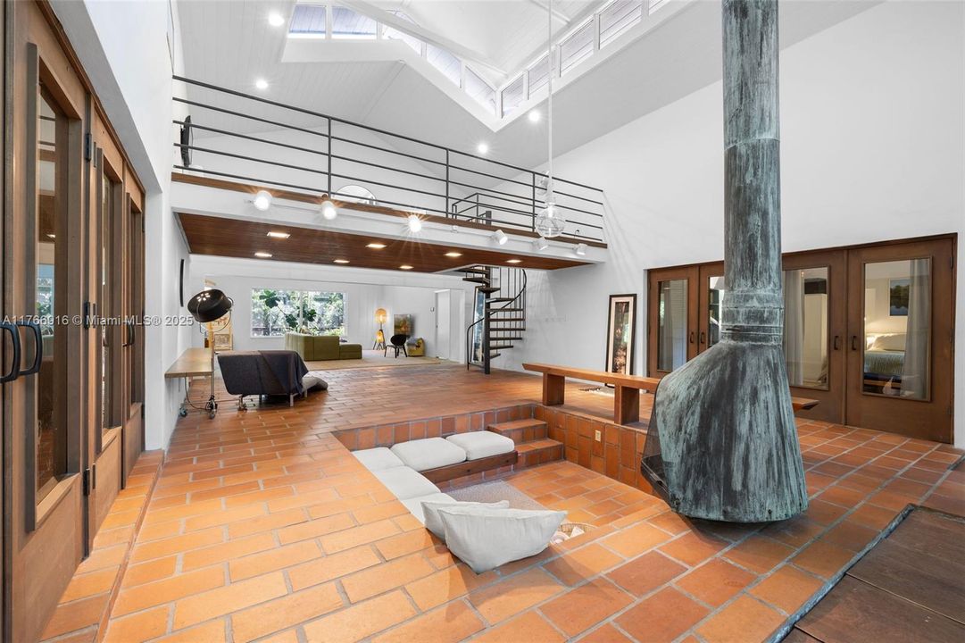 Recently Sold: $1,885,000 (3 beds, 3 baths, 3189 Square Feet)