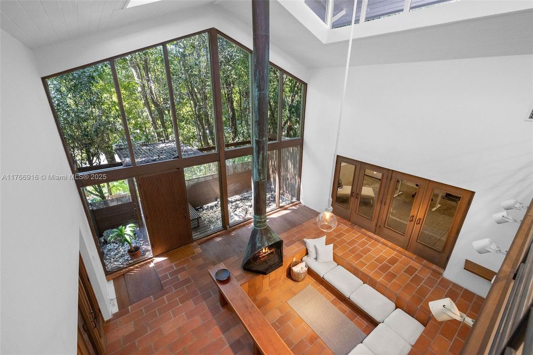 Recently Sold: $1,885,000 (3 beds, 3 baths, 3189 Square Feet)