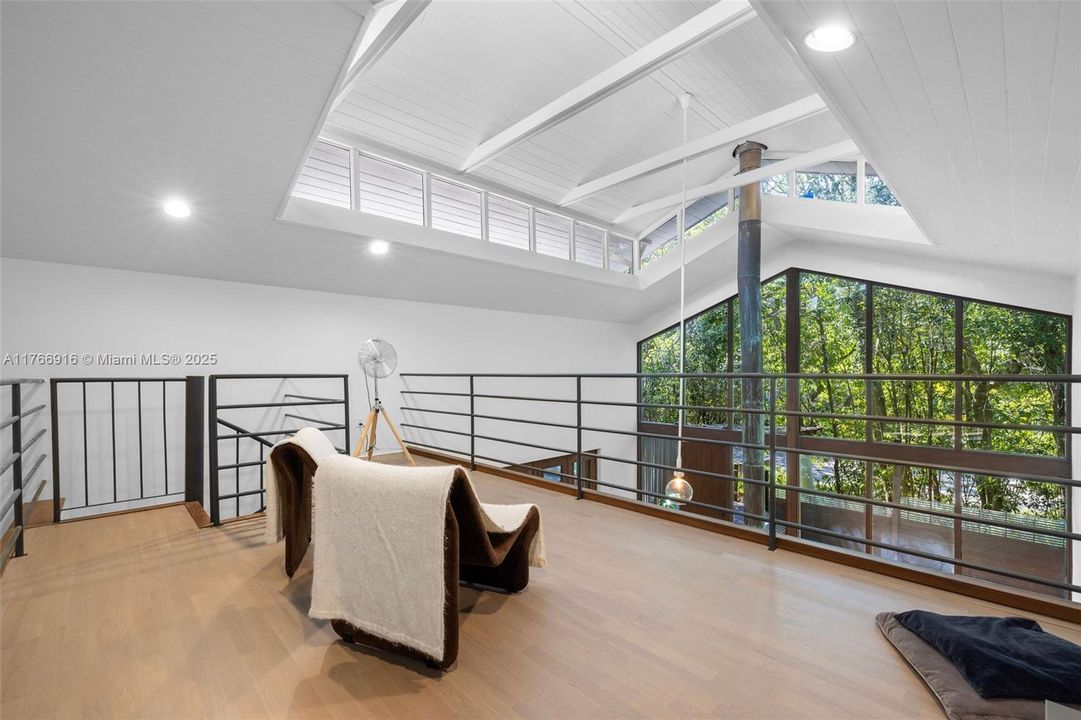 Recently Sold: $1,885,000 (3 beds, 3 baths, 3189 Square Feet)