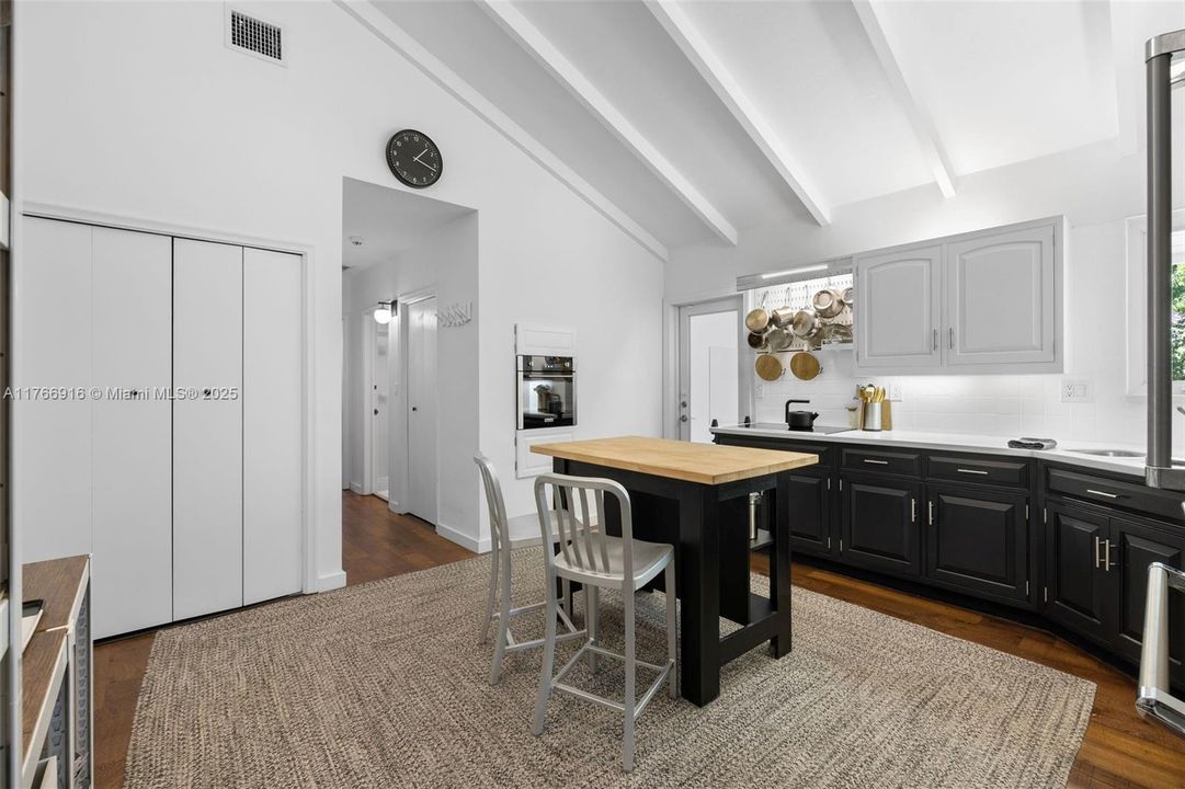 Recently Sold: $1,885,000 (3 beds, 3 baths, 3189 Square Feet)