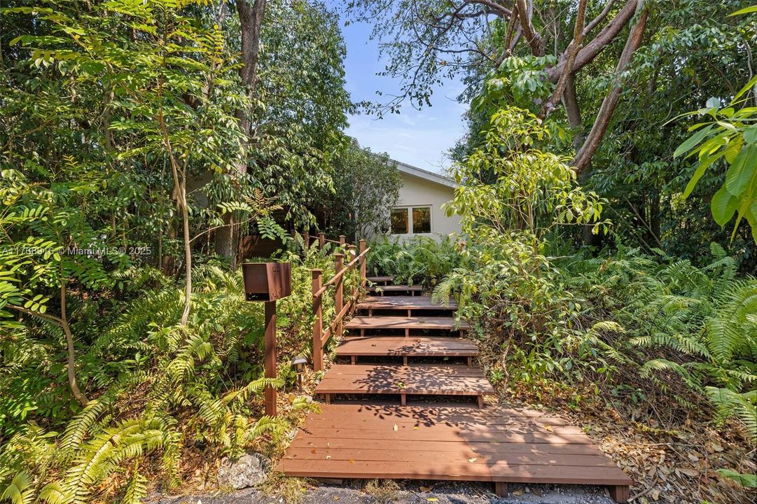 Recently Sold: $1,885,000 (3 beds, 3 baths, 3189 Square Feet)