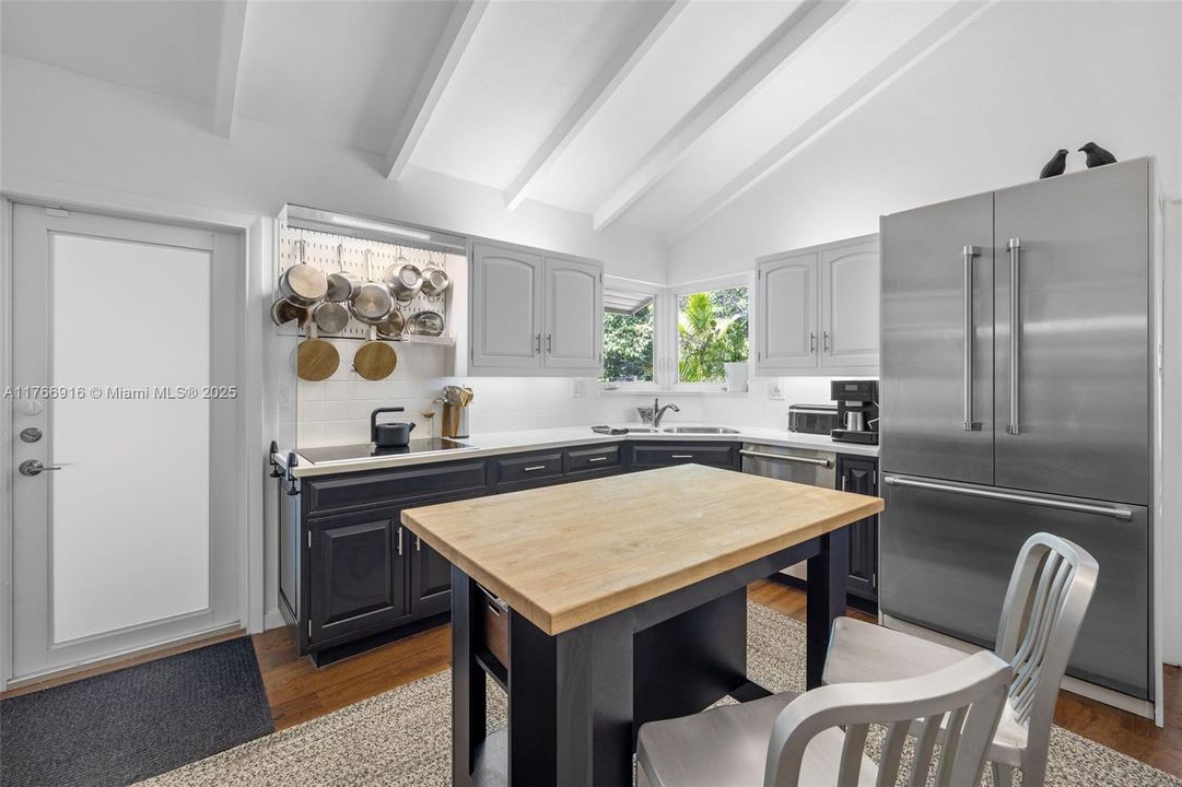 Recently Sold: $1,885,000 (3 beds, 3 baths, 3189 Square Feet)